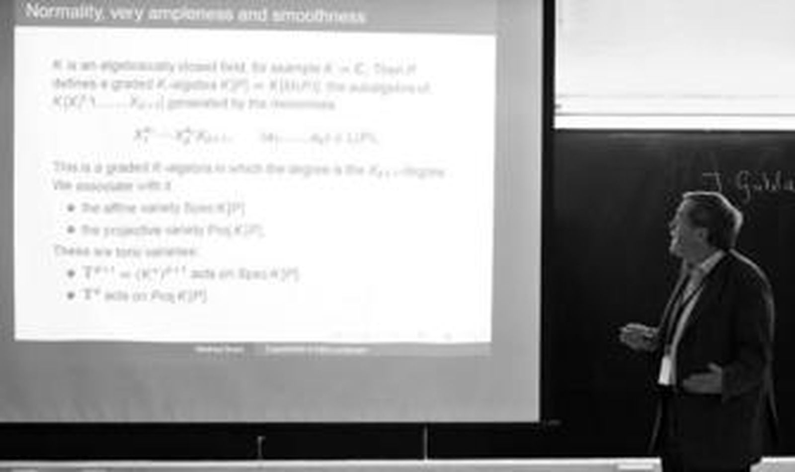 Winfried Bruns, de la Universidad de Osnabrük, durante su intervención en las jornadas de ayer en Matemáticas.