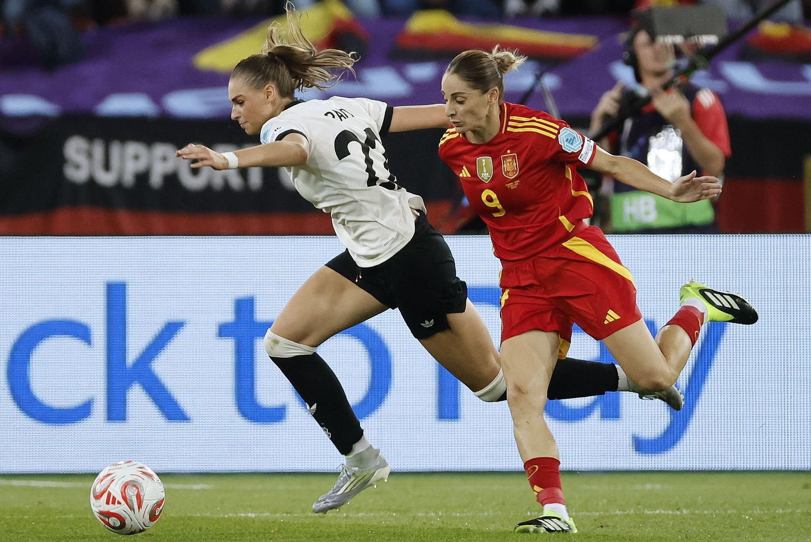 Las mejores imágenes de la semifinal Alemania - España de la Eurocopa femenina