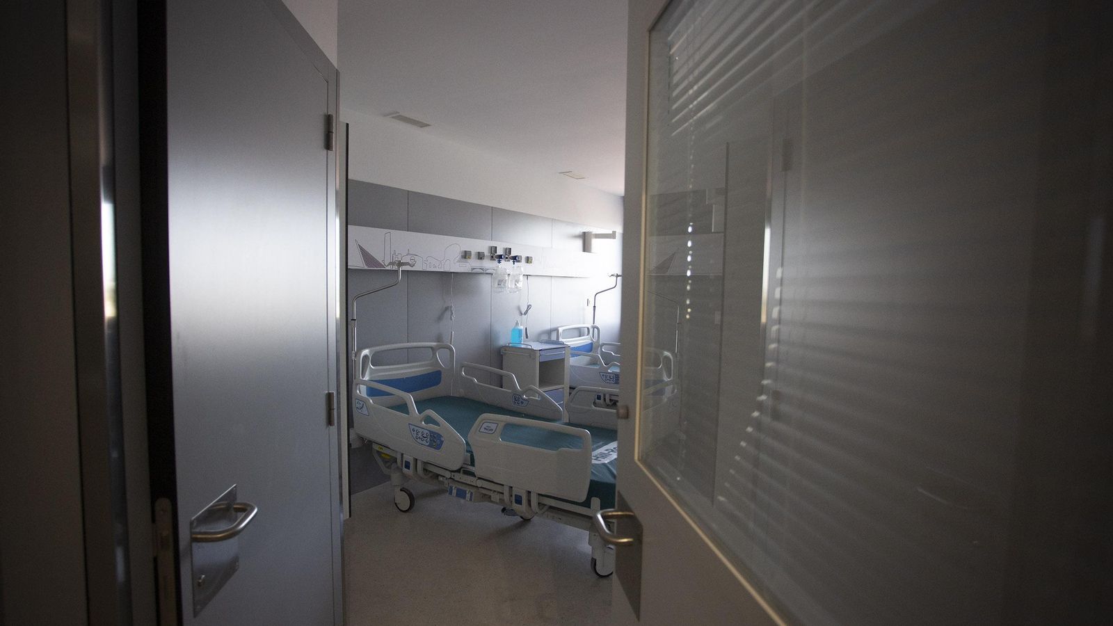 Las imágenes de la visita al interior del Hospital Militar de Sevilla