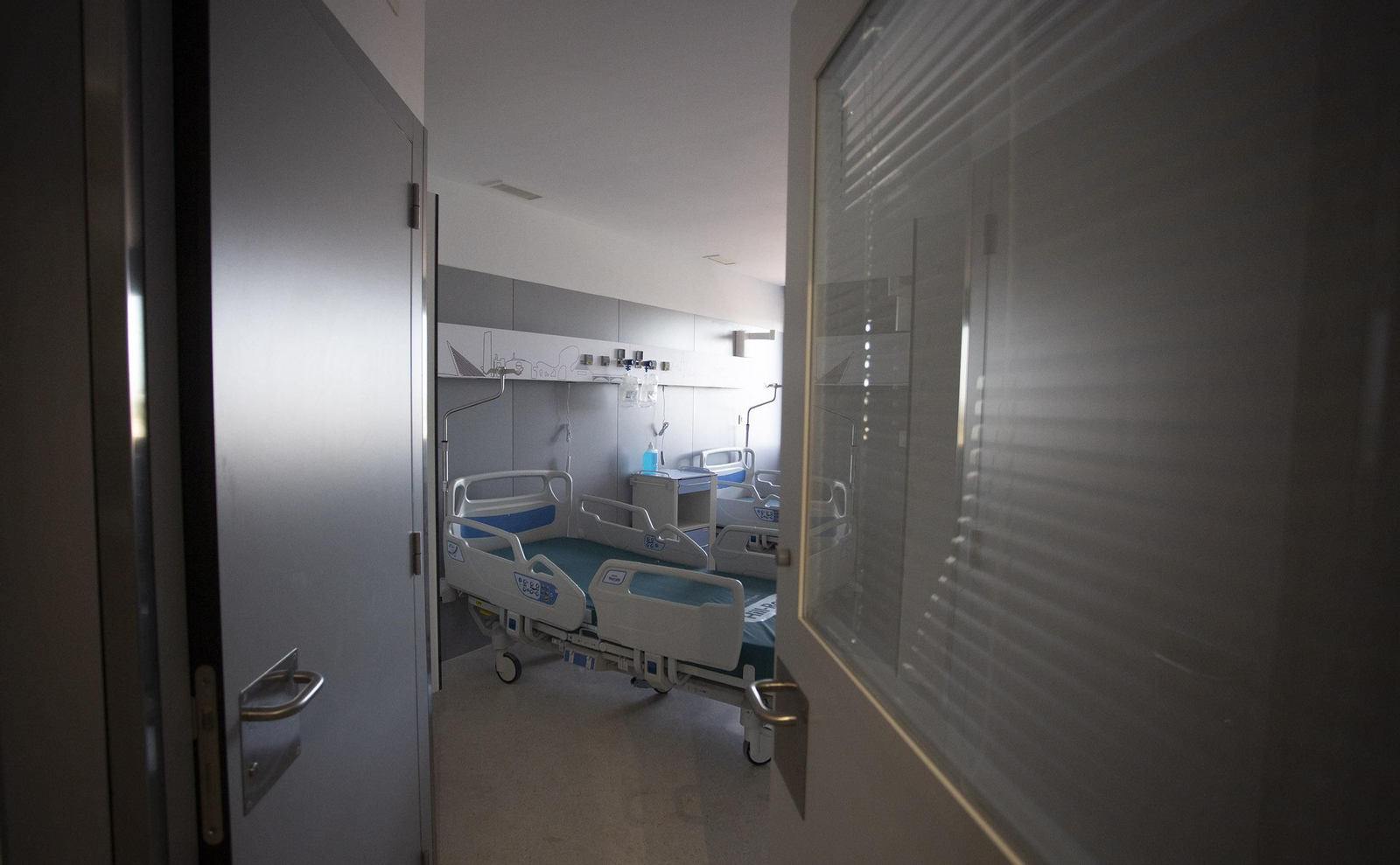 Las imágenes de la visita al interior del Hospital Militar de Sevilla