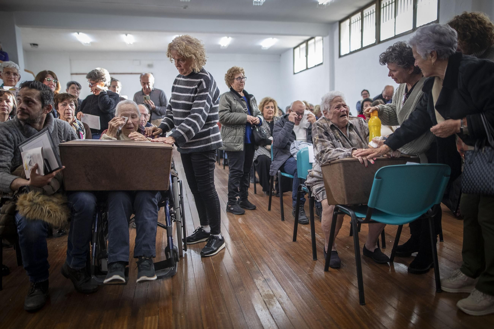 Las mejores imágenes de la entrega de los restos de víctimas del franquismo a sus familiares en Víznar