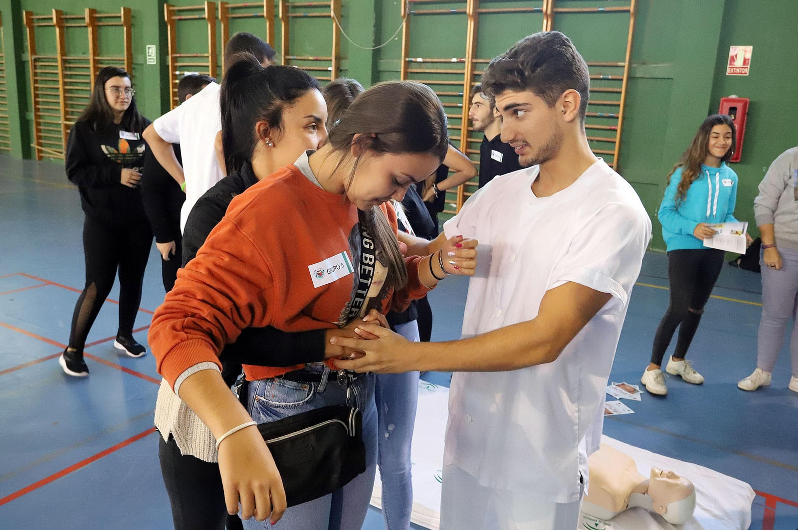 Imágenes de las jornadas de reanimación pulmonar en el IES Alto Conquero