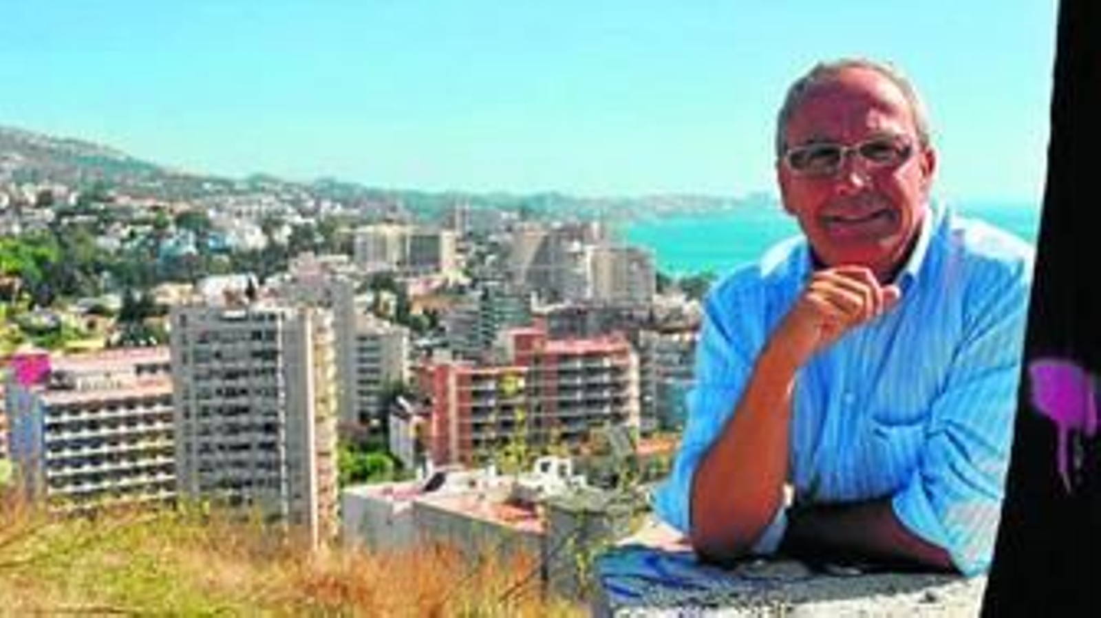 "Desde el toro de Osborne se observa la ciudad desde fuera"