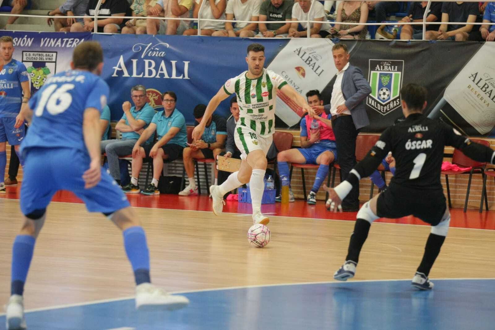 La derrota del Córdoba Futsal ante el Viña Albali Valdepeñas, en imágenes