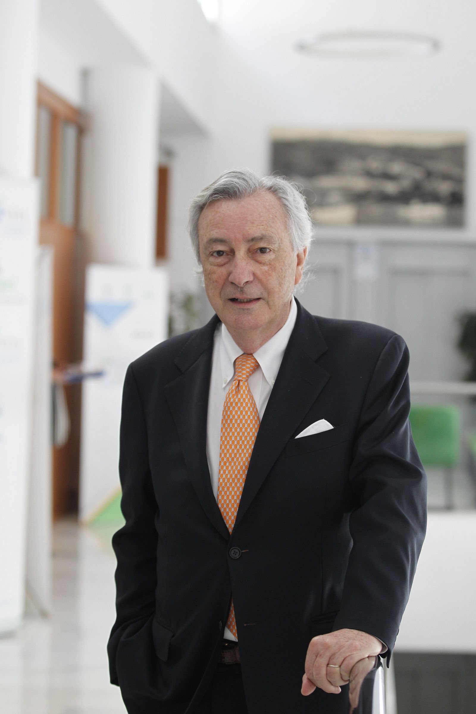 El diplomático, Jorge Dezcallar, en la Cámara de Comercio de Almería.