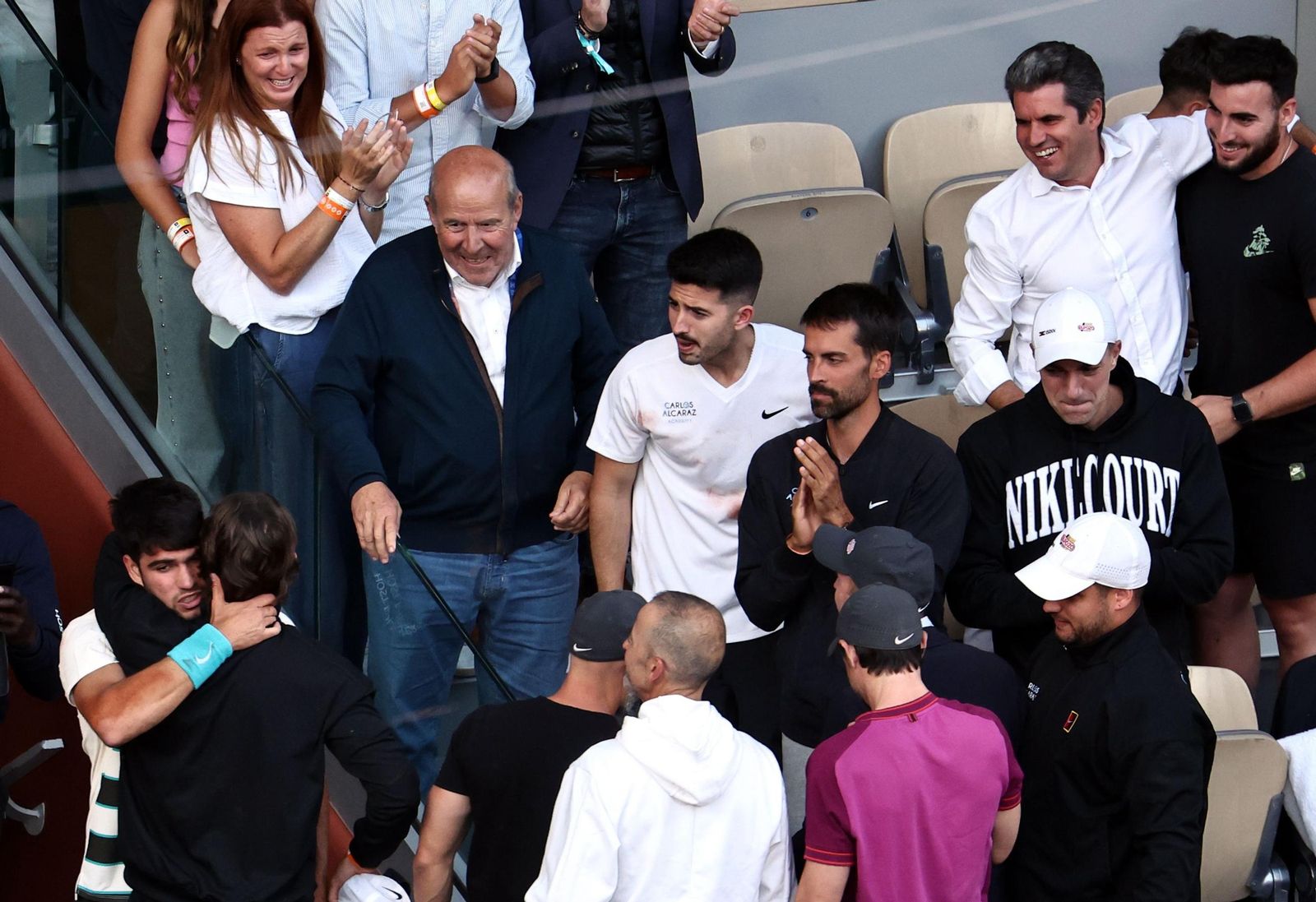 Las fotos de la celebración de la victoria de Carlos Alcaraz en Roland Garros
