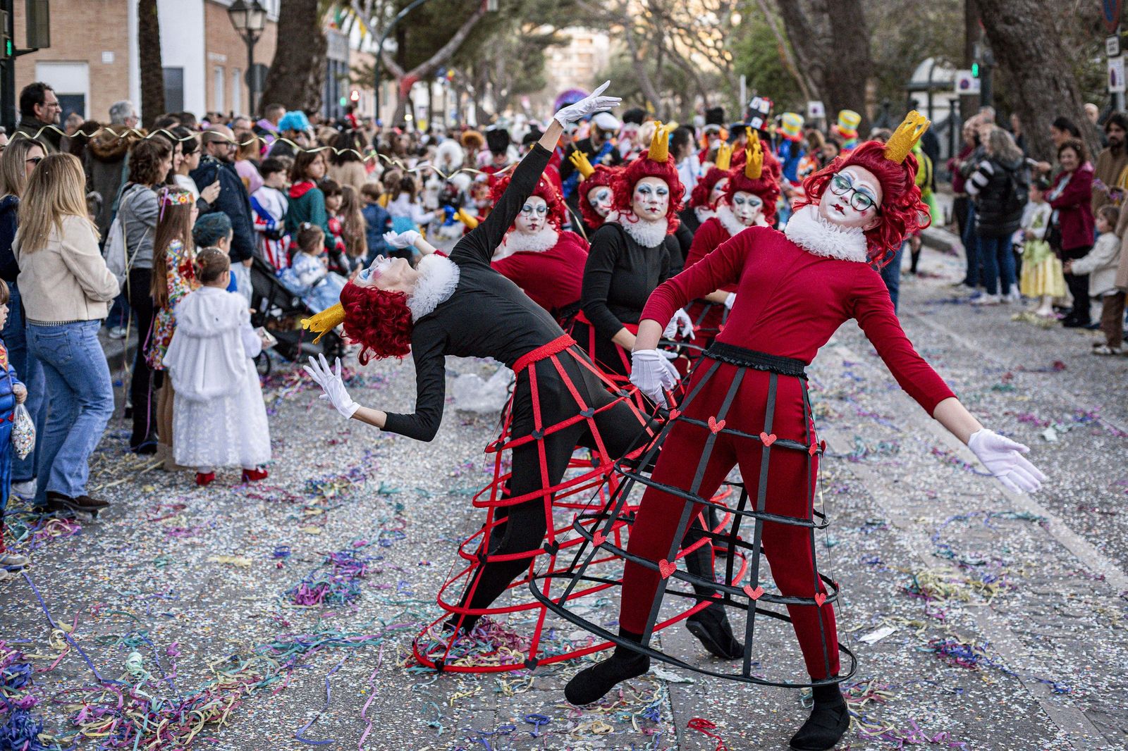 Las mejores imágenes de la Cabalgata del Humor del Carnaval de Cádiz 2026