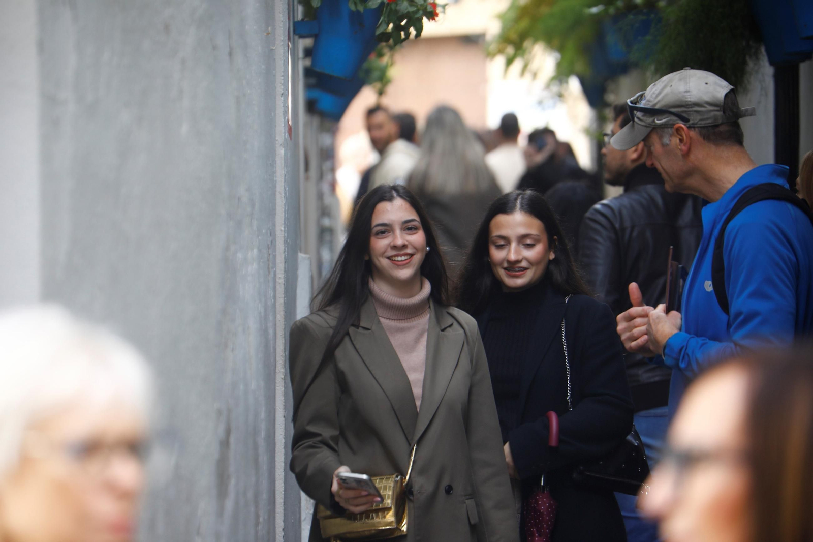 Los turistas 'toman' Córdoba en el puente de la Constitución