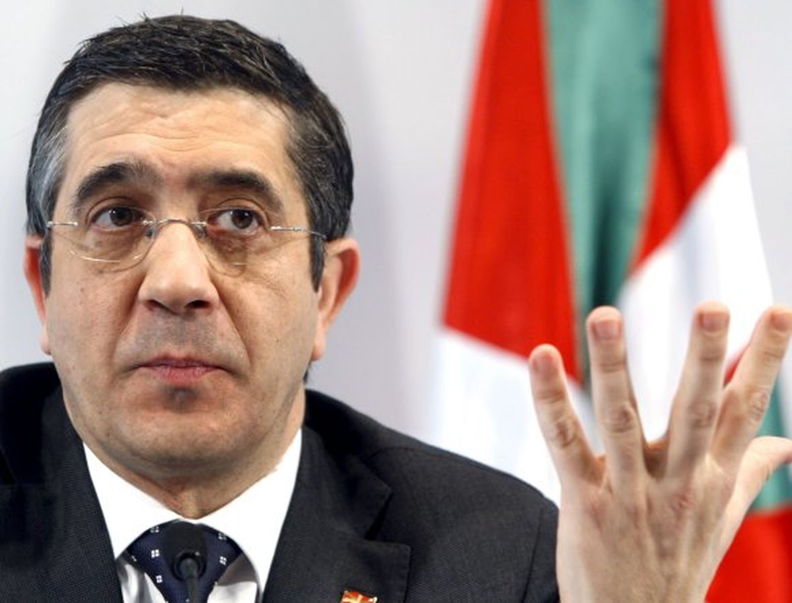 López expresa su preocupación por los intentos de "desprestigiar al futuro Gobierno vasco"