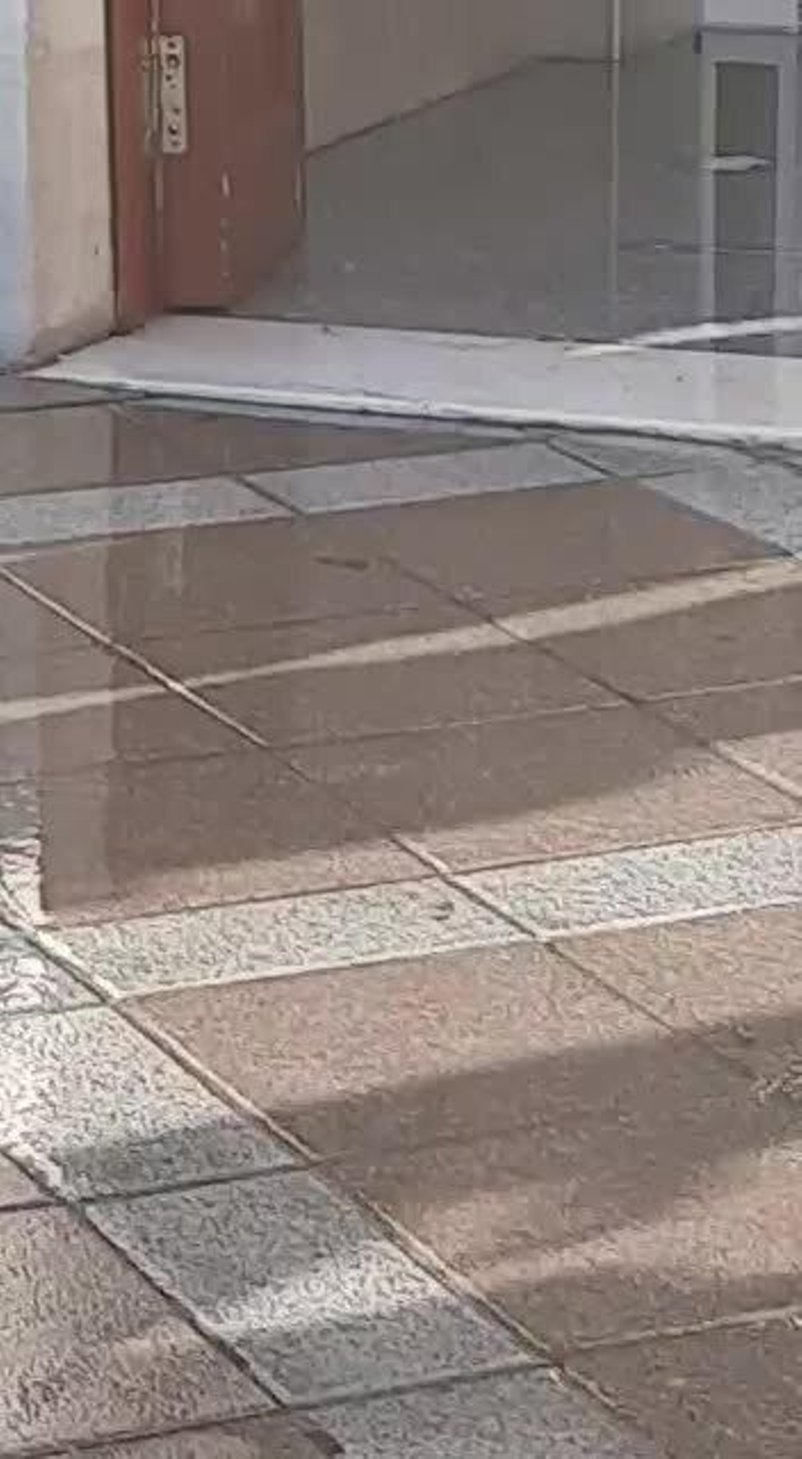 El reventón de una tubería deja sin servicio al centro de salud de Madre de Dios El reventón de una tubería deja sin servicio al centro de salud de Madre de Dios