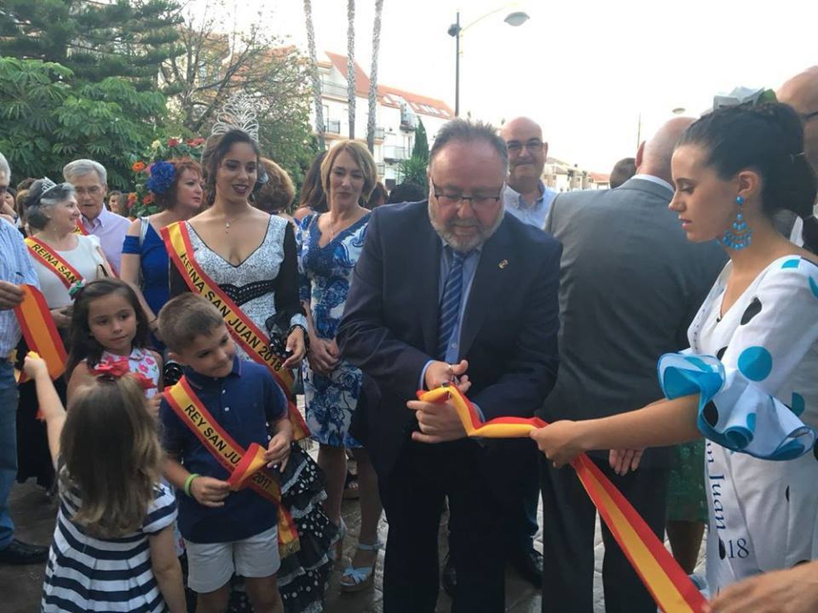 El alcalde de Alhaurín de la Torre inaugura la Feria.