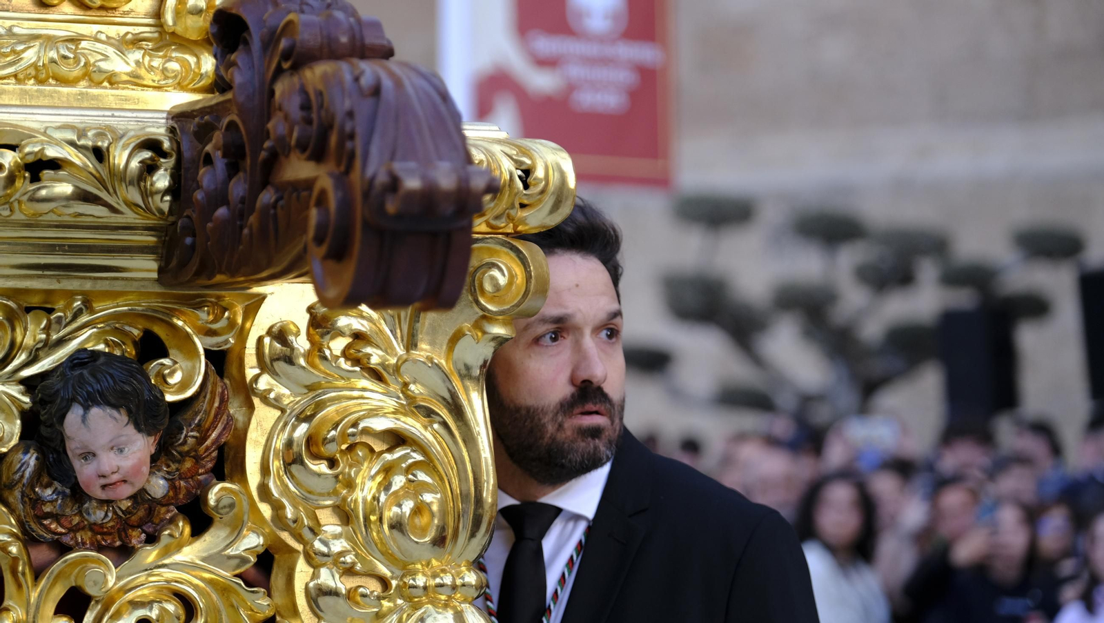 Estudiantes en la Semana Santa de Almería 2025