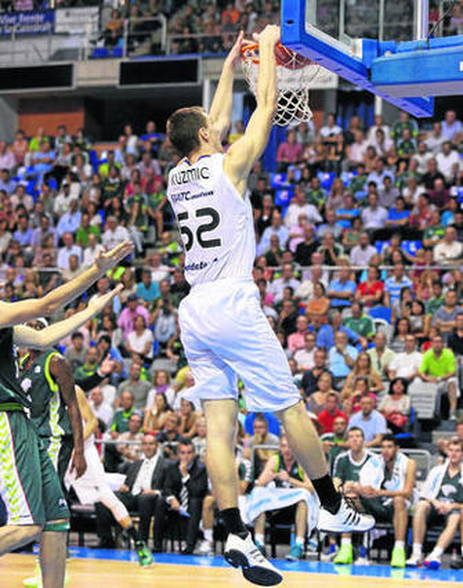 Kuzmic realiza un mate sin oposición.