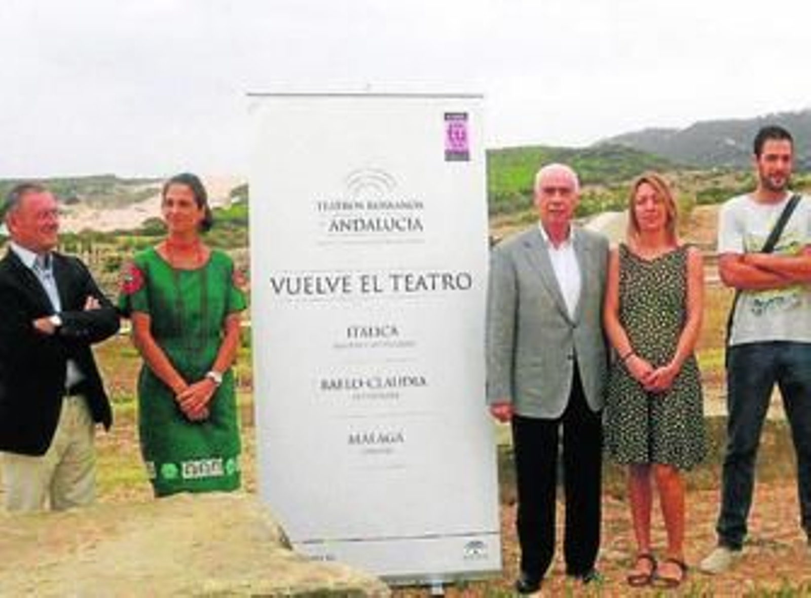 El consejero de Cultura, Luciano Alonso, presenta en Baelo Claudia la agenda de teatro.