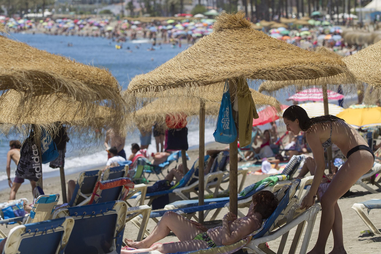 Lleno absoluto este domingo en las playas malagueñas, en fotos