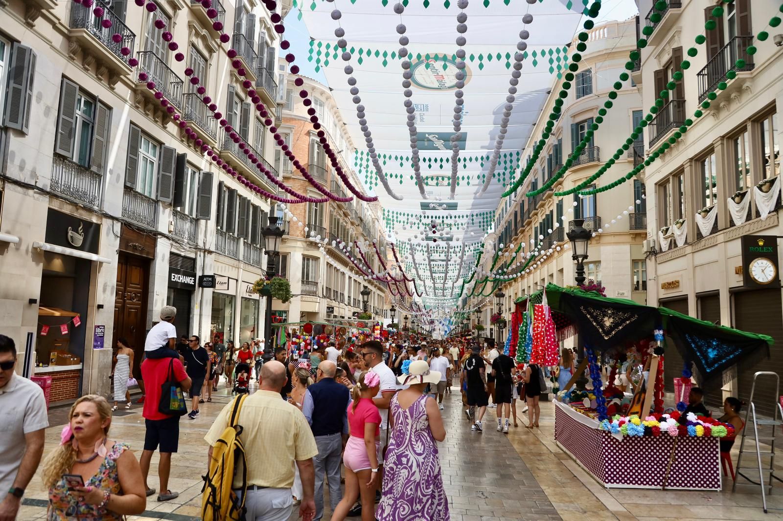 La fiesta en las calles del Centro de Málaga este domingo de Feria, en imágenes
