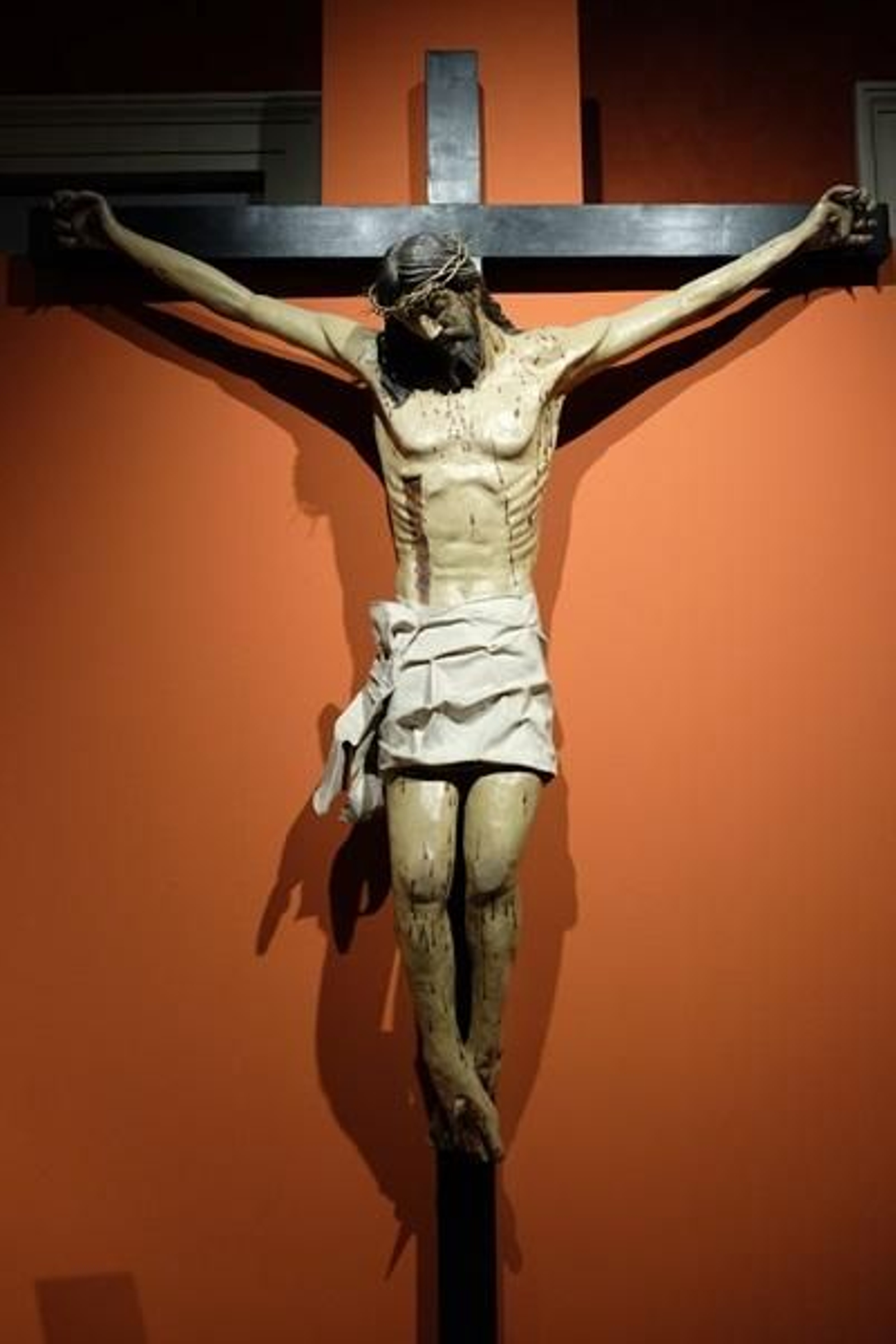 Cristo primitivo de la Vera-Cruz de Cádiz, en la exposición de la sede de la Fundación Cajasol en Sevilla