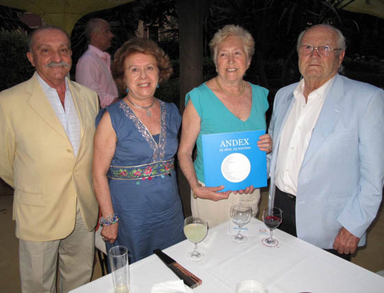 Los pintores Huguet Pretel y Victoria Cabrera, con Eloísa Cabrera y Luis Alarcón.

Foto: Victoria Ramírez