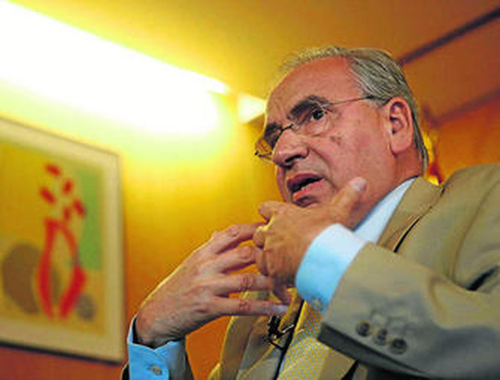 Alfonso Guerra, en un momento de la entrevista.