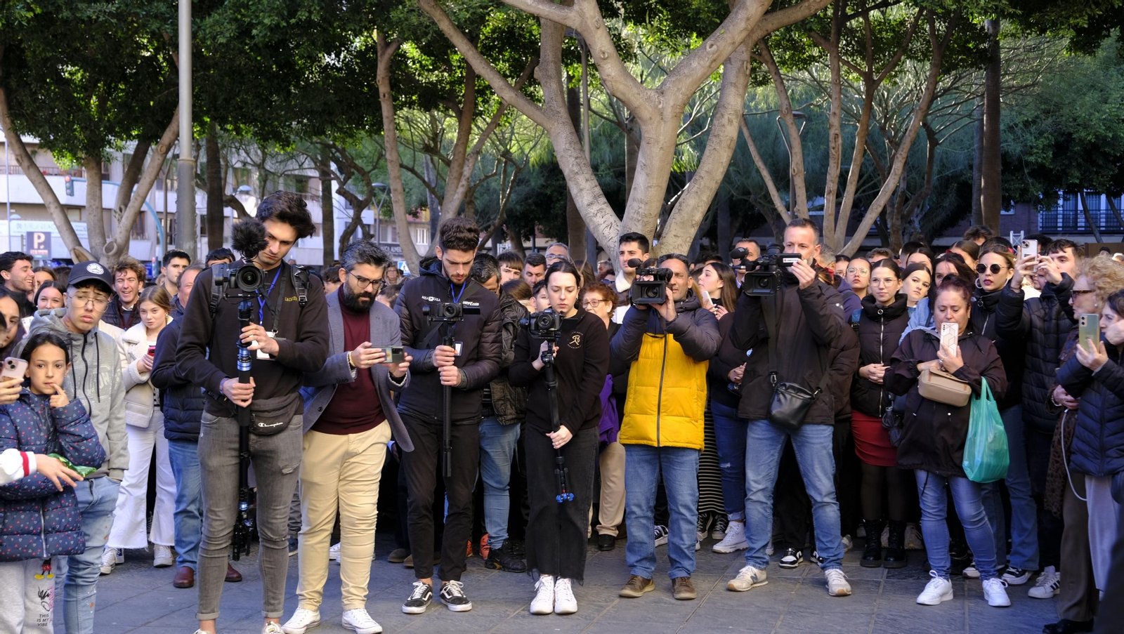 Coronación desaría al viento en su estación de Penitencia