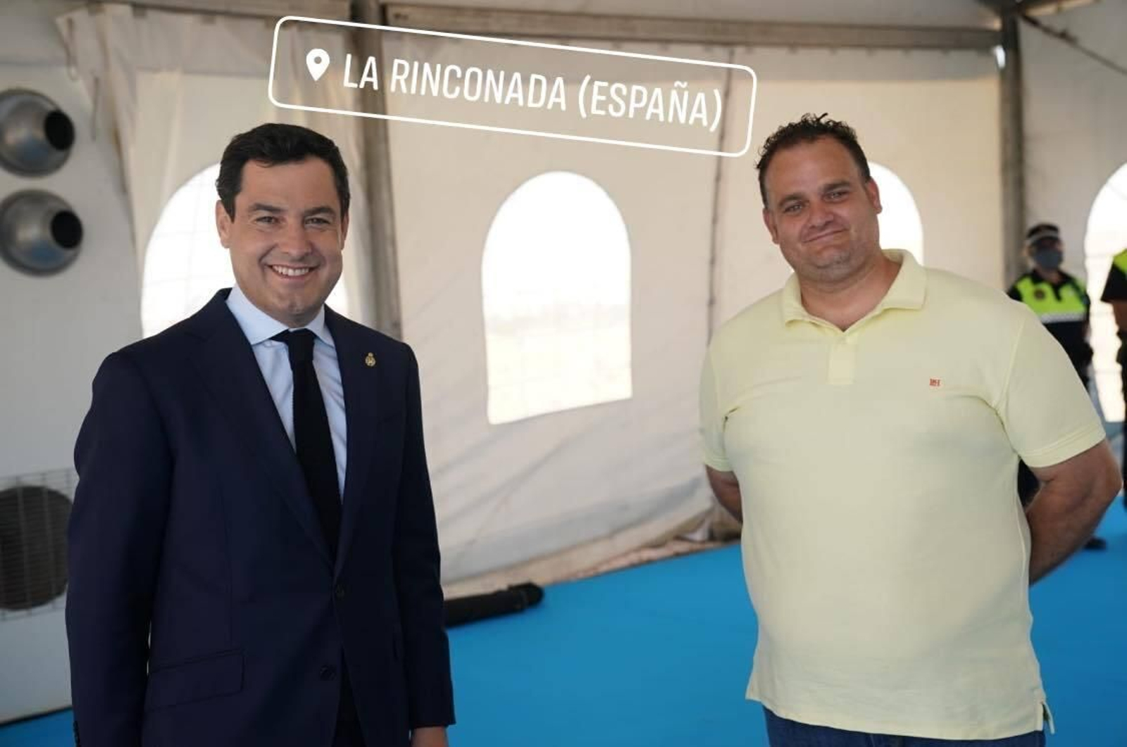 Juan Pedro Molina, en una foto de 2020 con Juanma Moreno en La Rinconada.