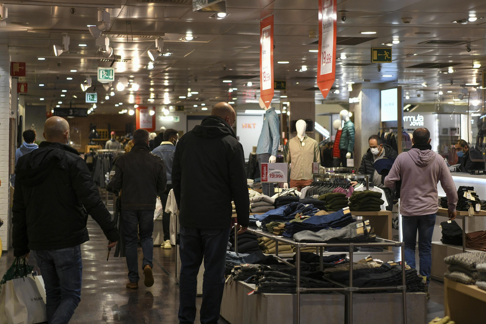Fotos: el inicio de las rebajas en el Corte Inglés de Granada