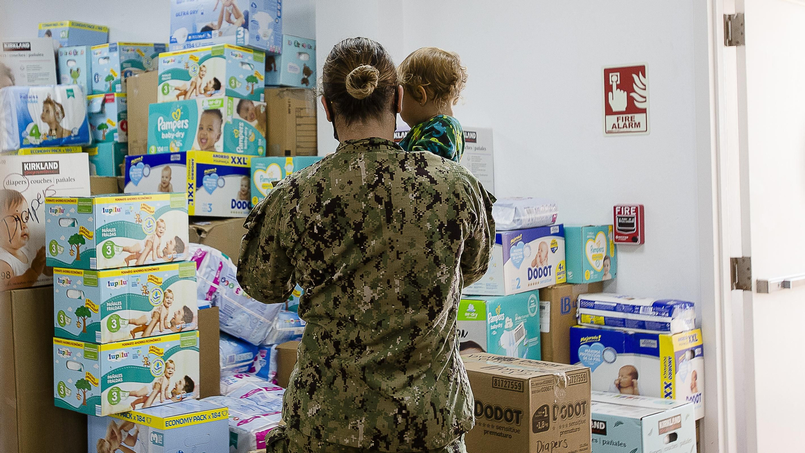 Imágenes de la llegada a Rota de refugiados afganos