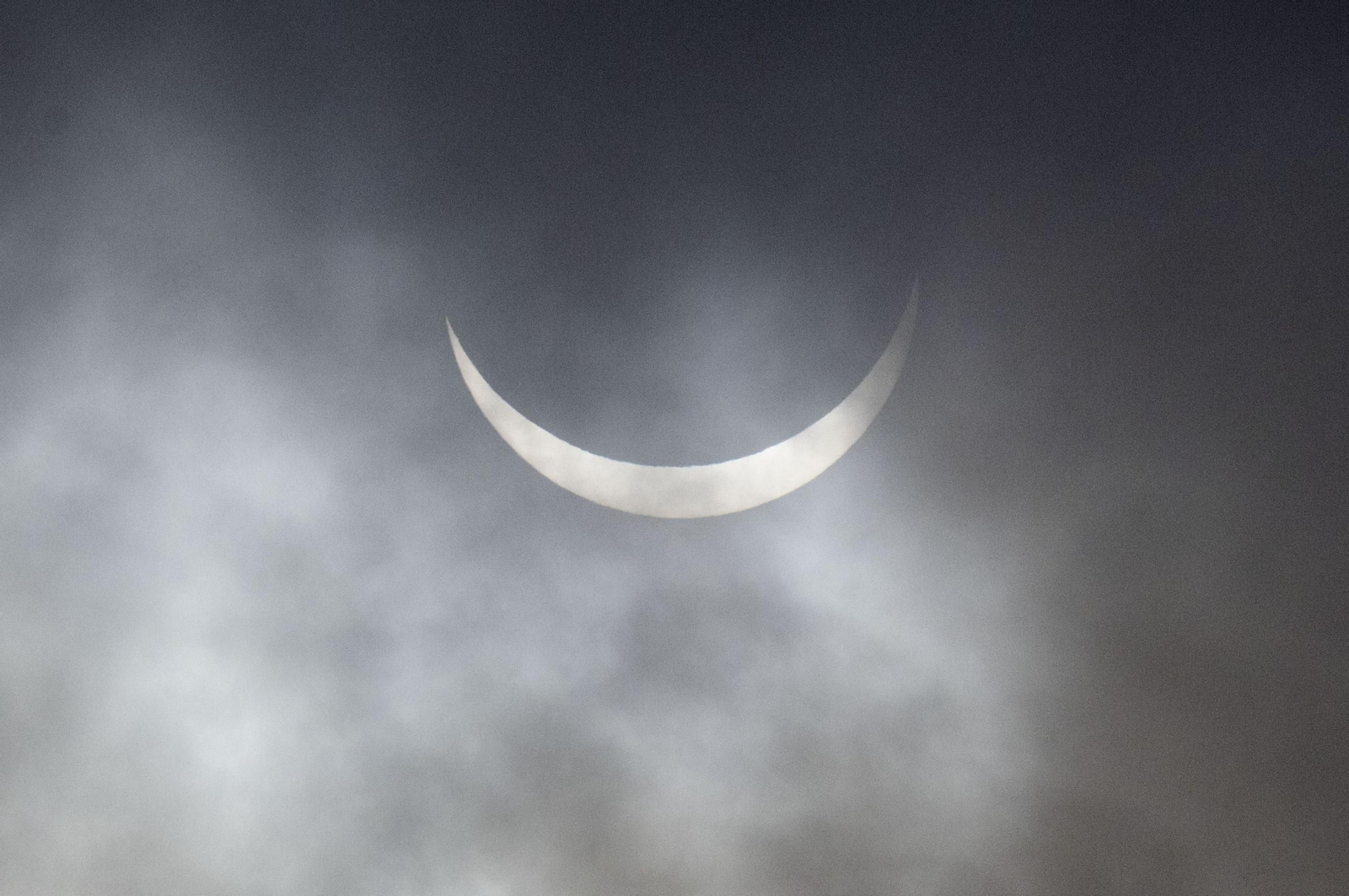 Las mejores imágenes del eclipse solar parcial que se ha podido ver desde Andalucía