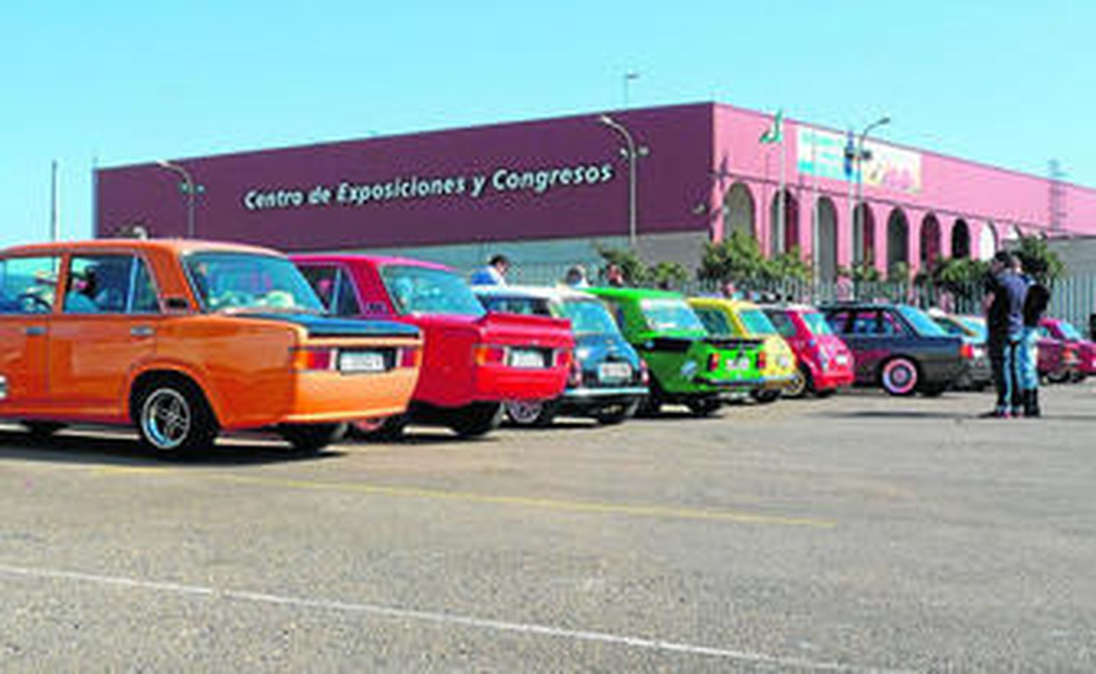 Los amantes de los vehículos clásicos se dan cita en Campohermoso