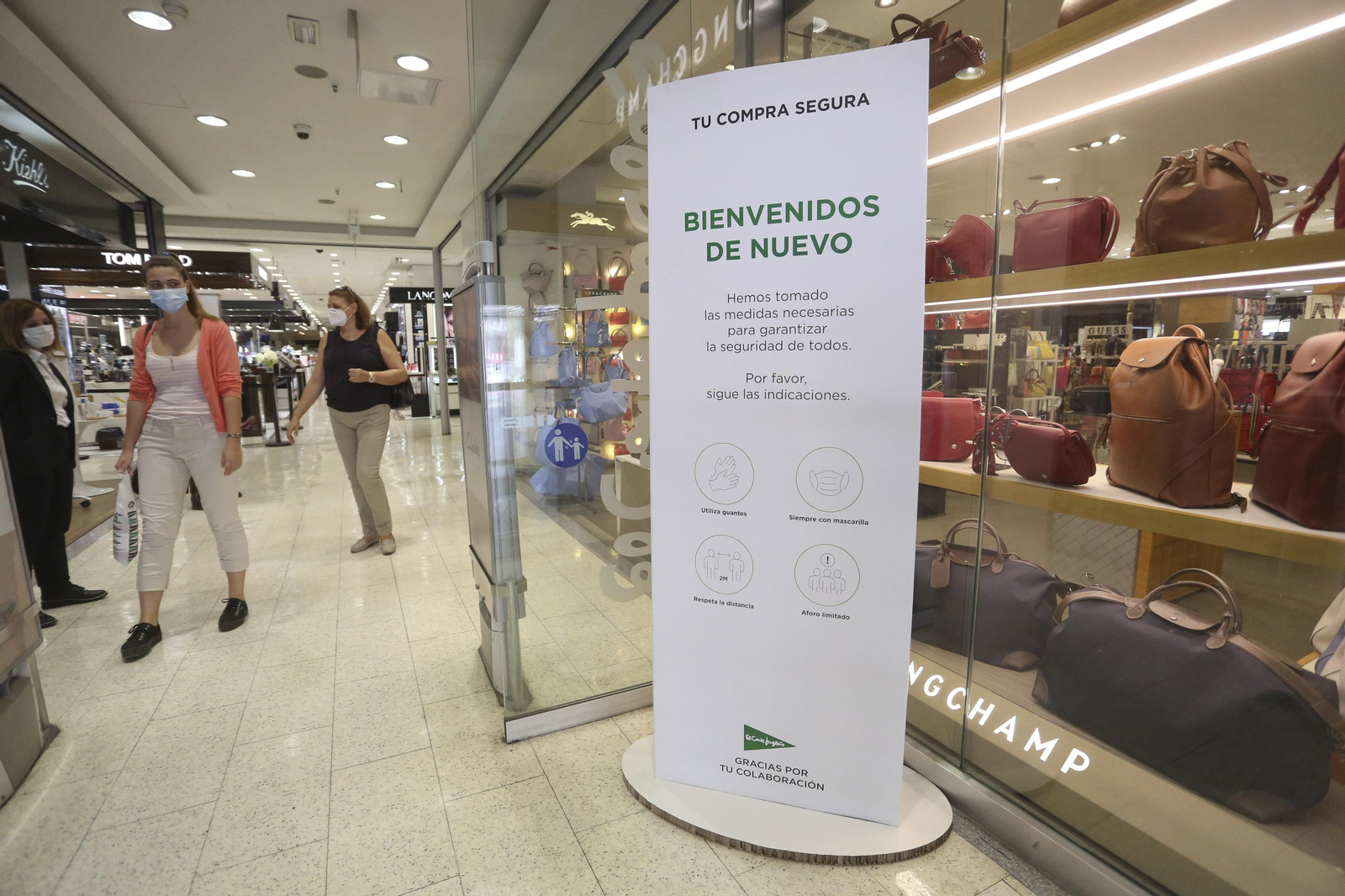 El Corte Inglés de Málaga se prepara para su apertura el lunes, en la fase 2 de la desescalada