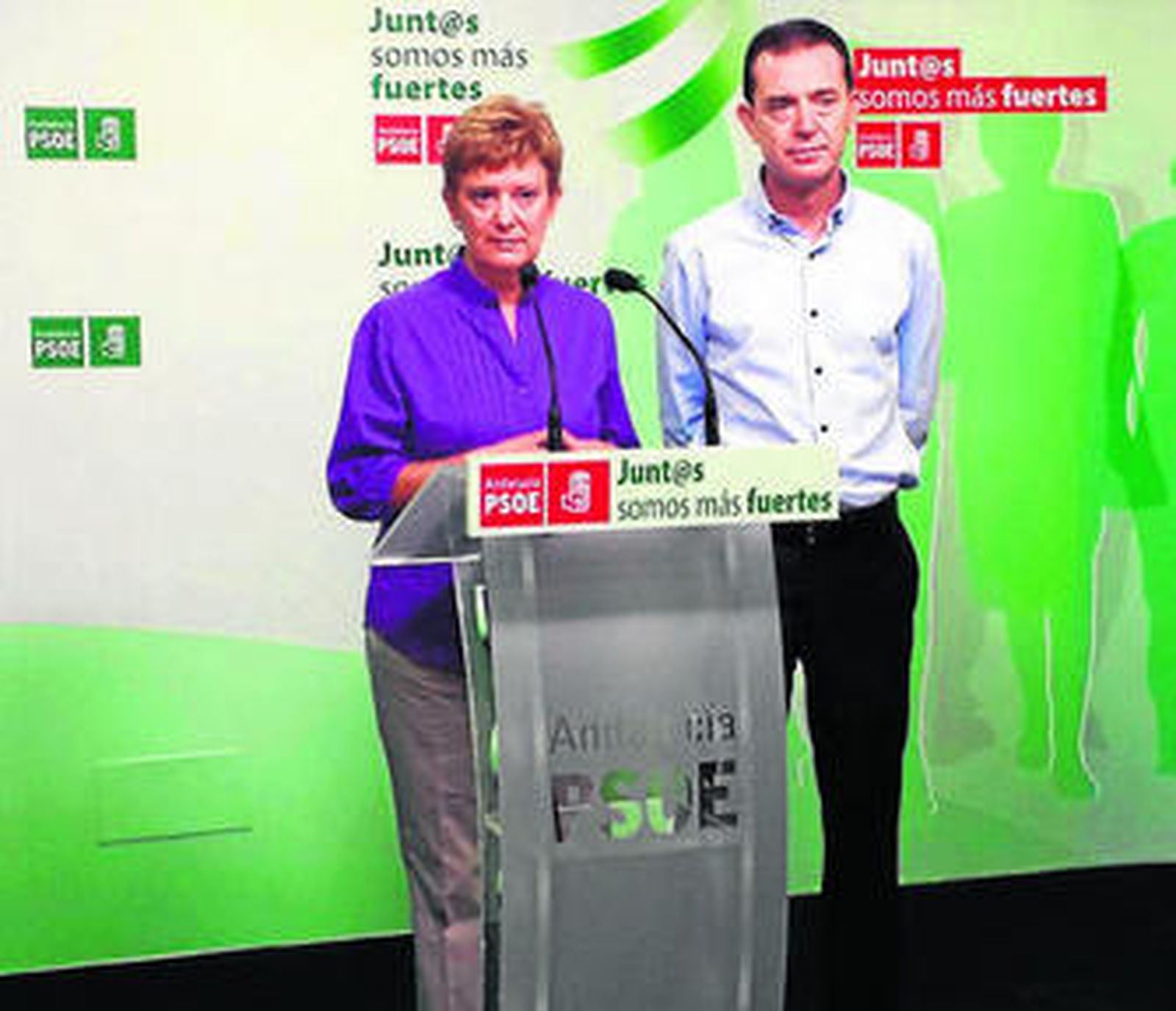 Los socialistas Consuelo Rumí y Juan Carlos Pérez Navas.