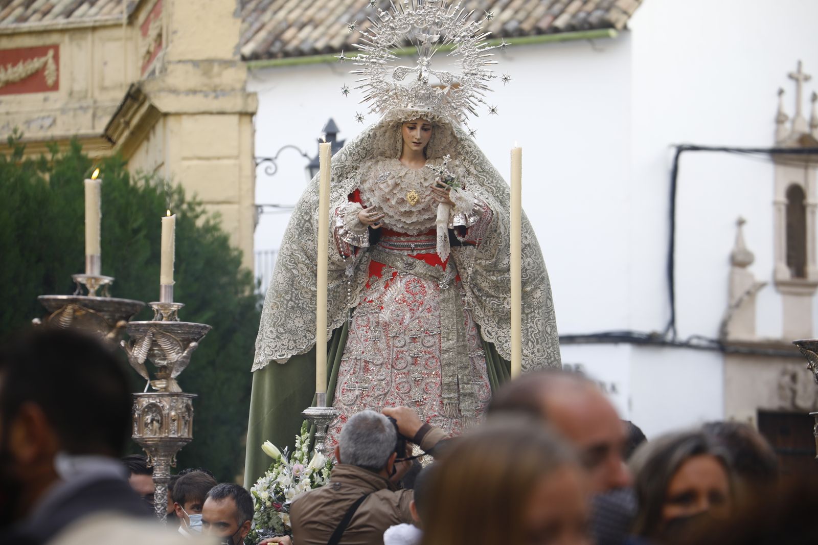 El rosario matinal de la Virgen de la Paz, en fotografías