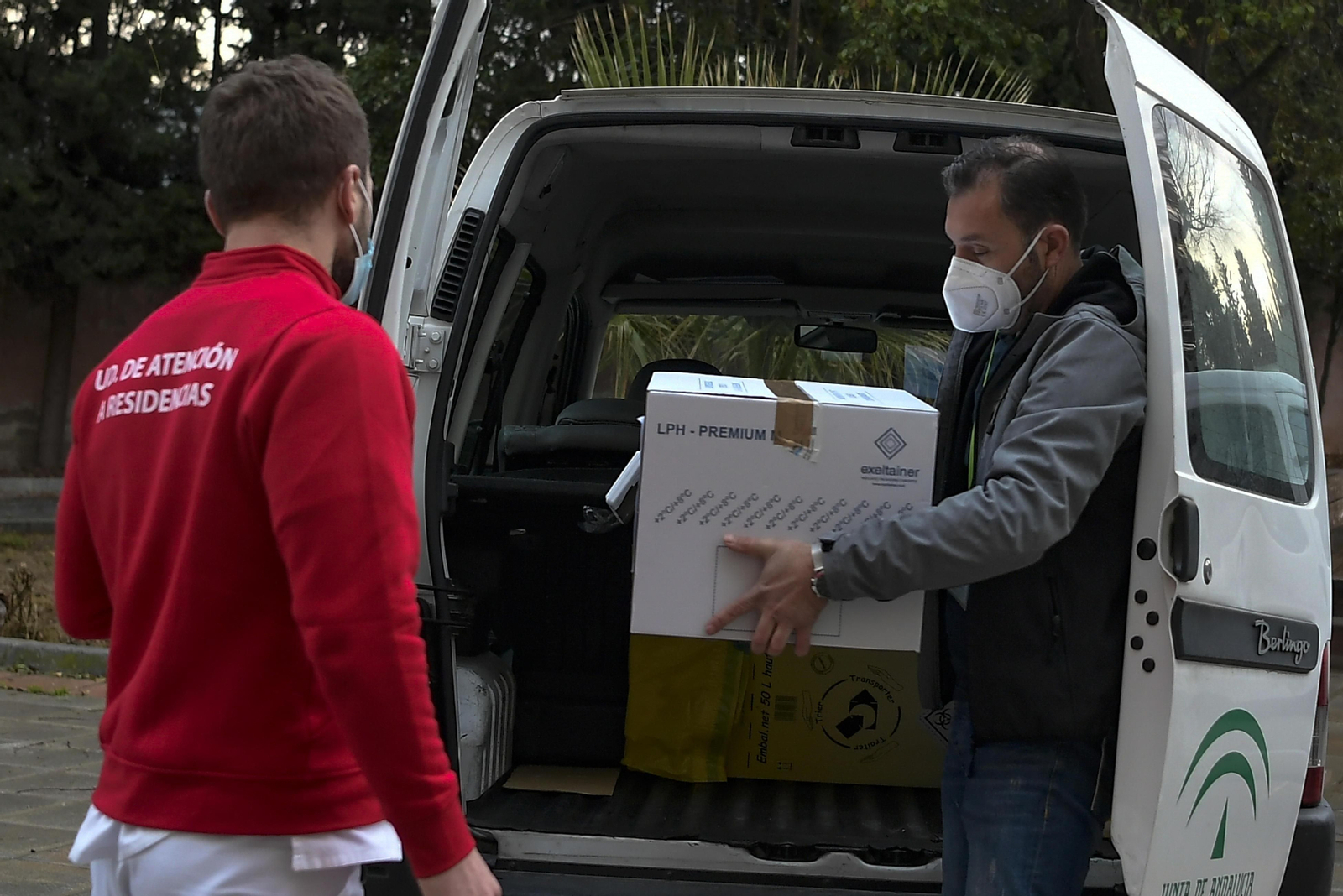 Fotos: segundo día de vacunas en Granada