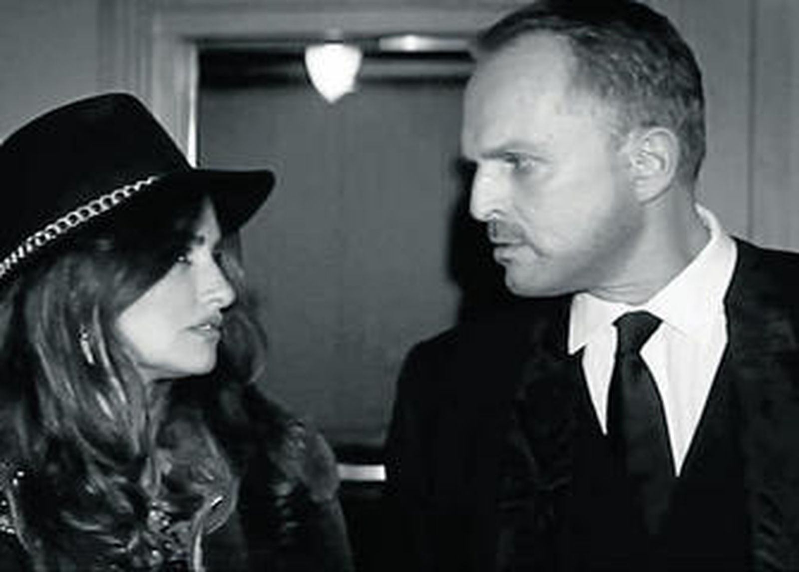 Miguel Bosé canta a dúo con Penélope Cruz