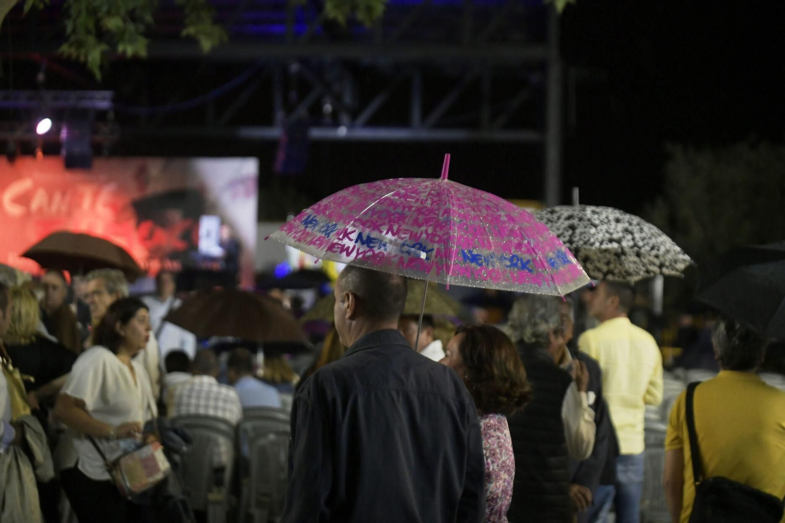 La lluvia irrumpe en el Festival Nacional de Cante Flamenco de Ogíjares