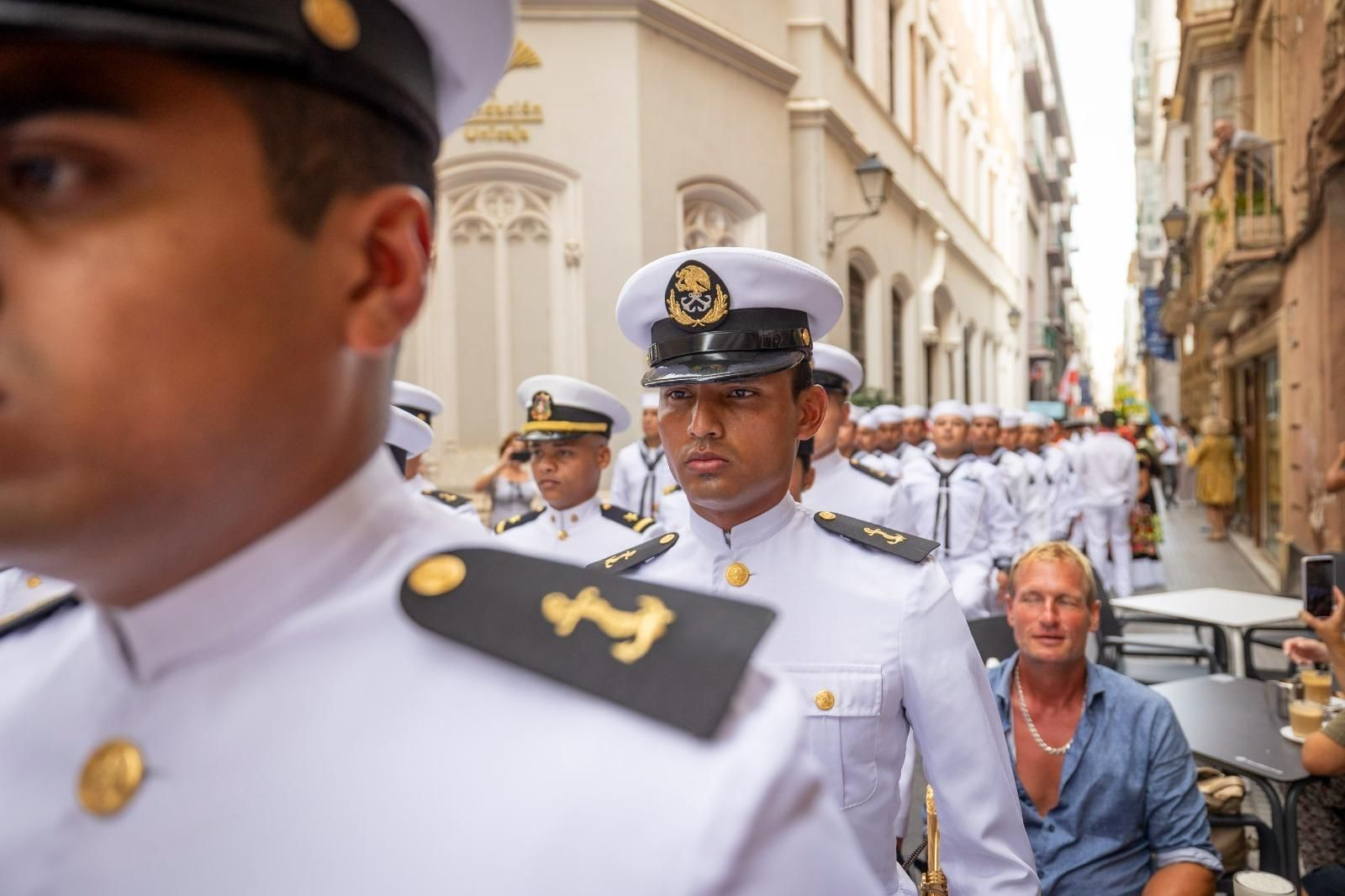 Las imágenes del desfile de tripulantes de la Gran Regata 2023 de Cádiz