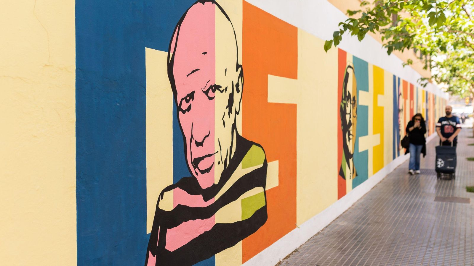 Pablo Picasso, uno de sus alumnos ilustres, en el mural de Martiricos.