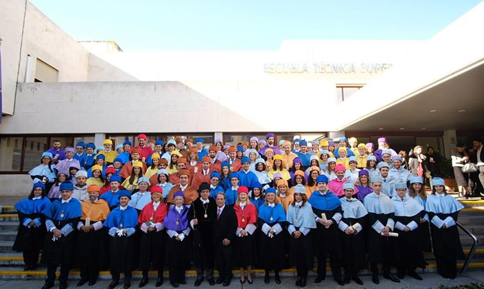 Foto de familia de los mejores estudiantes de doctorado de la US.