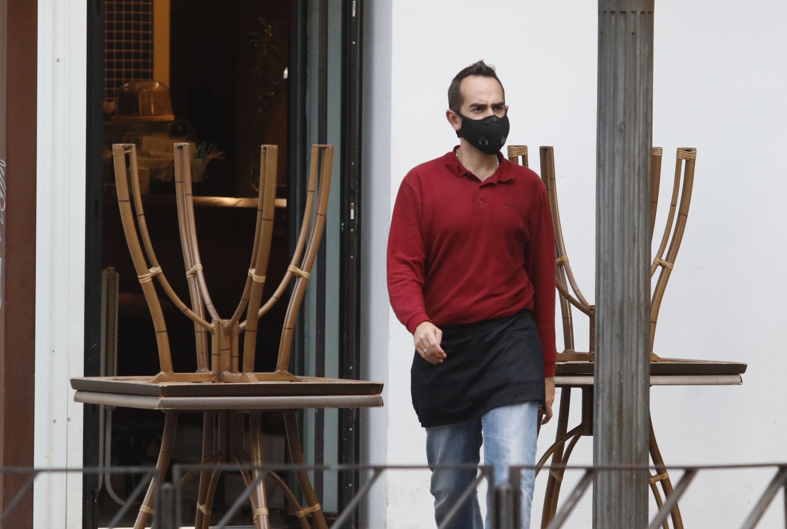 La primera tarde de cierre de bares y comercio en Córdoba, en fotografías