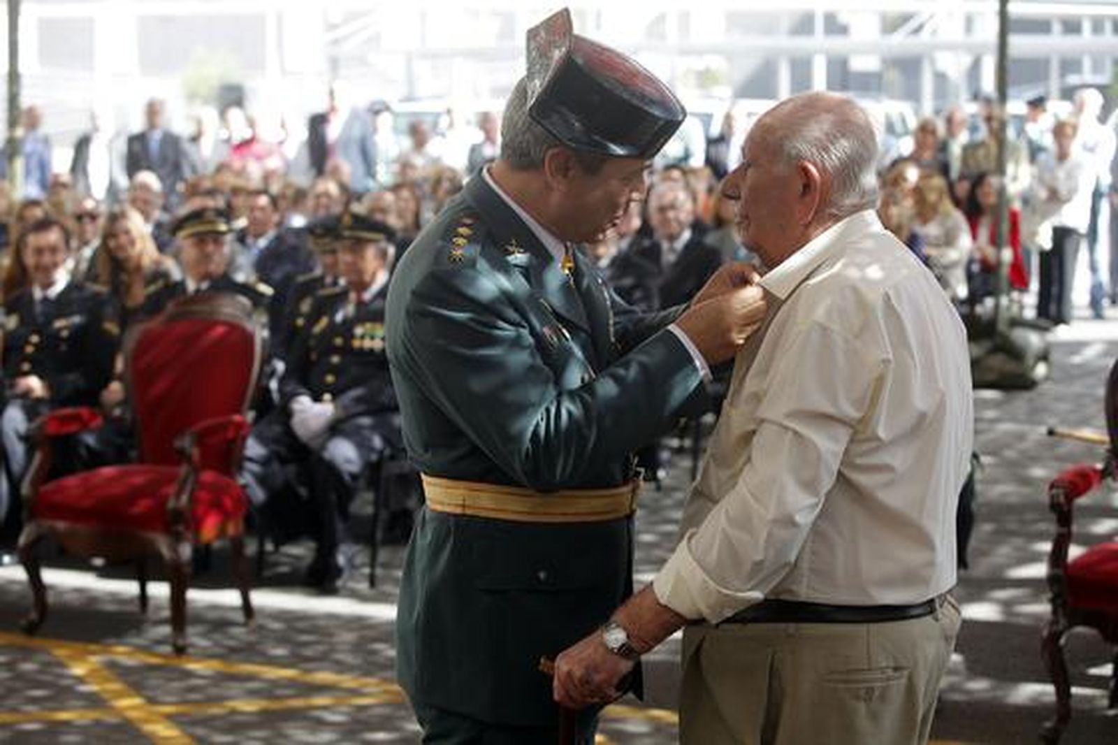 La Comandancia de la Guardia Civil de Cádiz celebra la festividad de su Patrona, la Virgen del Pilar.

Foto: Jesus Marin