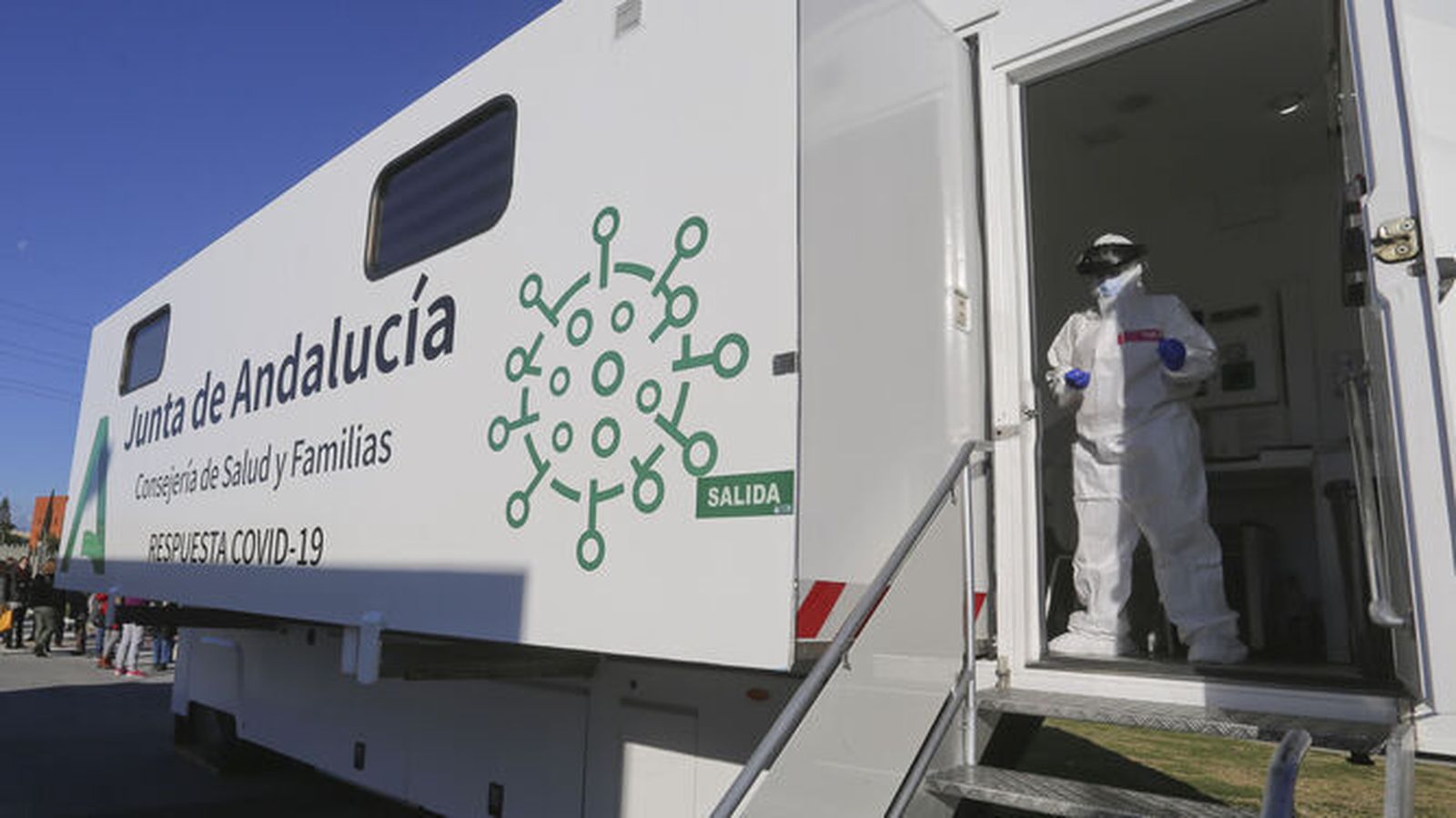 La unidad móvil en la que se realizó un cribado poblacional en Lora del Río.