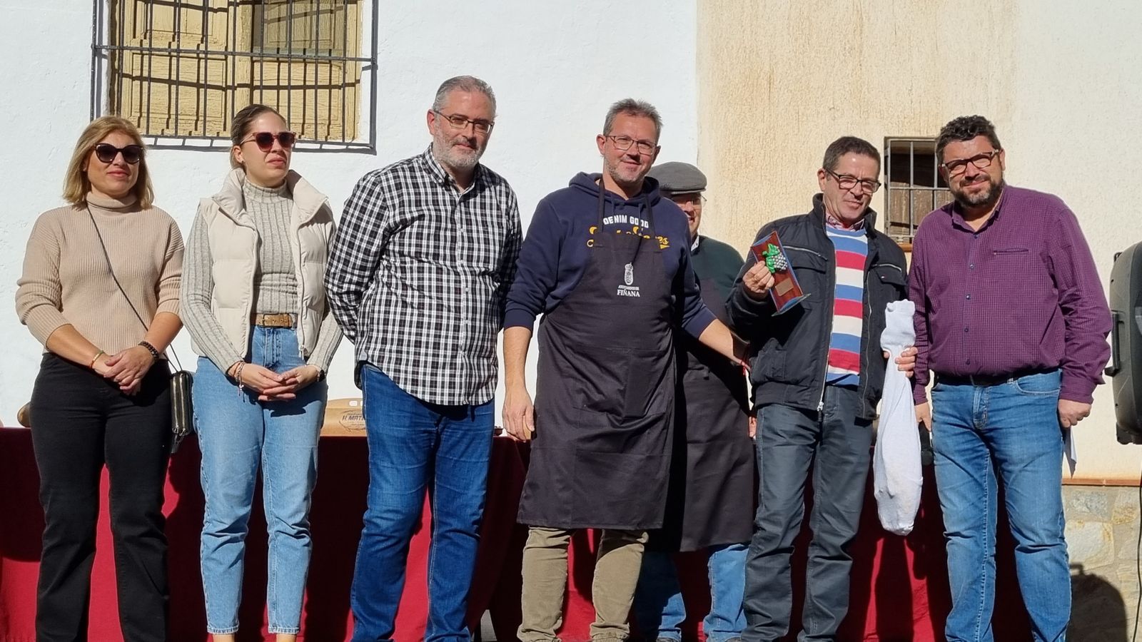 Premiados del concurso de Mostos junto al alcalde de Fiñana, Rafael Montes