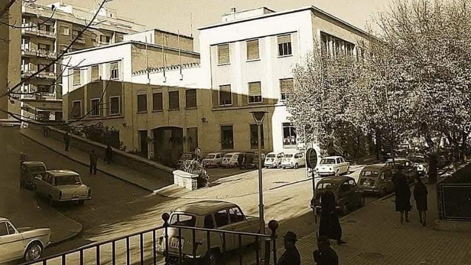 Imagen antigua del edificio actual de la Comisaría de Policía Nacional.