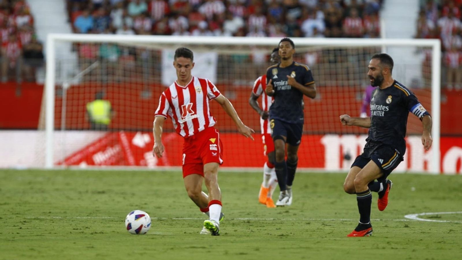 Arribas fue de lo más destacado sobre un césped que dejó que desear