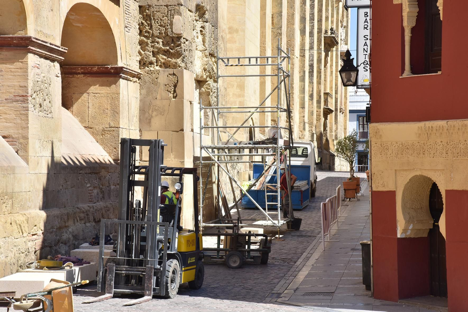 Actuaciones en la fachada sur de la Mezquita-Catedral.