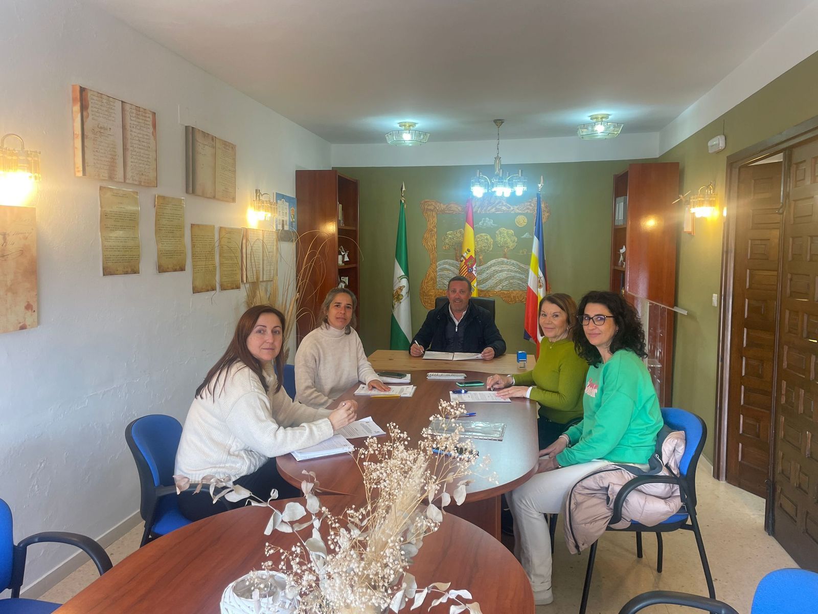 Firma del acuerdo entre el Ayuntamiento de San Silvestre y Feafes.