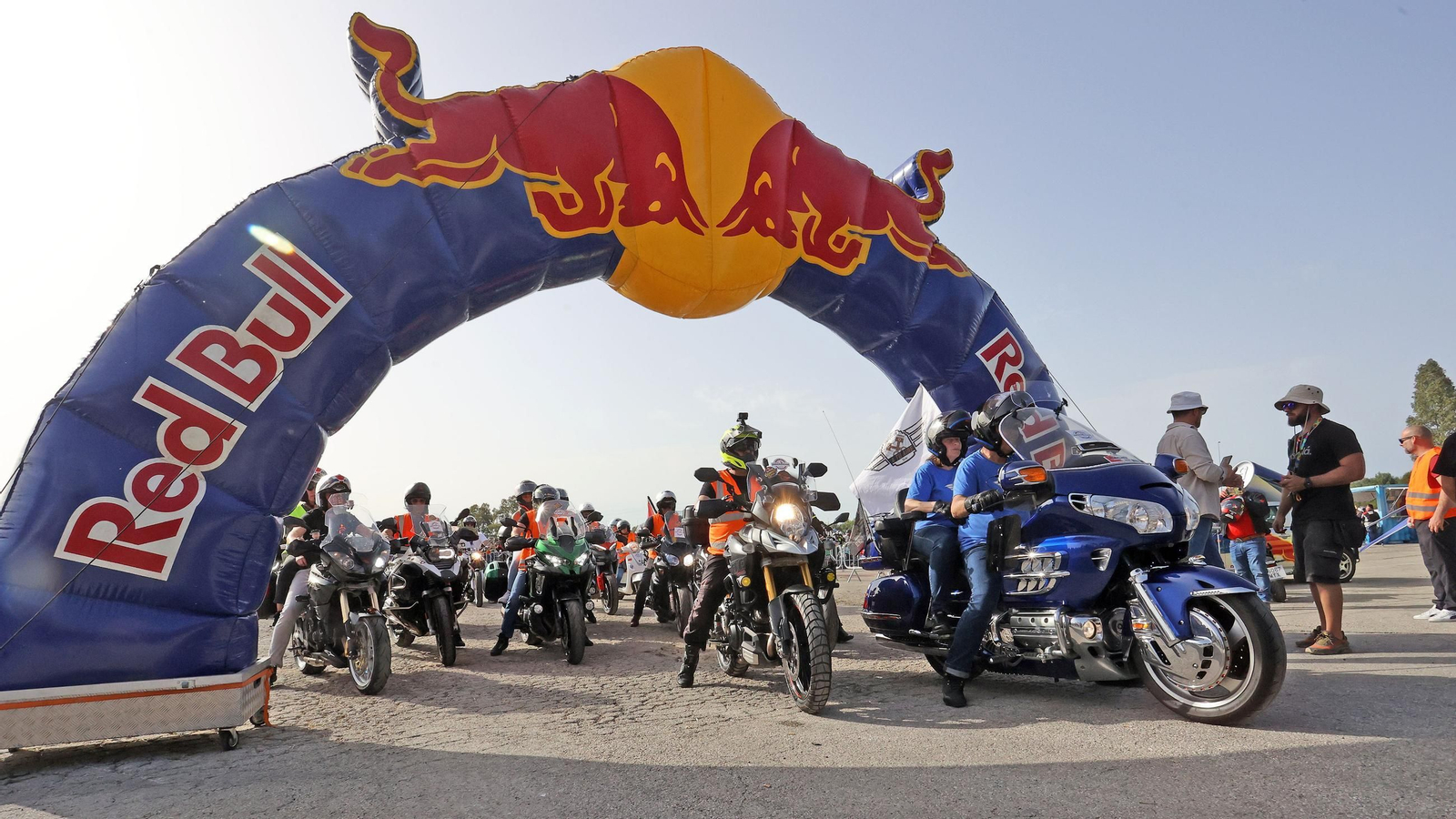 Salida de la caravana motera desde el Circuito de Jerez - Ángel Nieto Salida de la caravana motera desde el Circuito de Jerez - Ángel Nieto