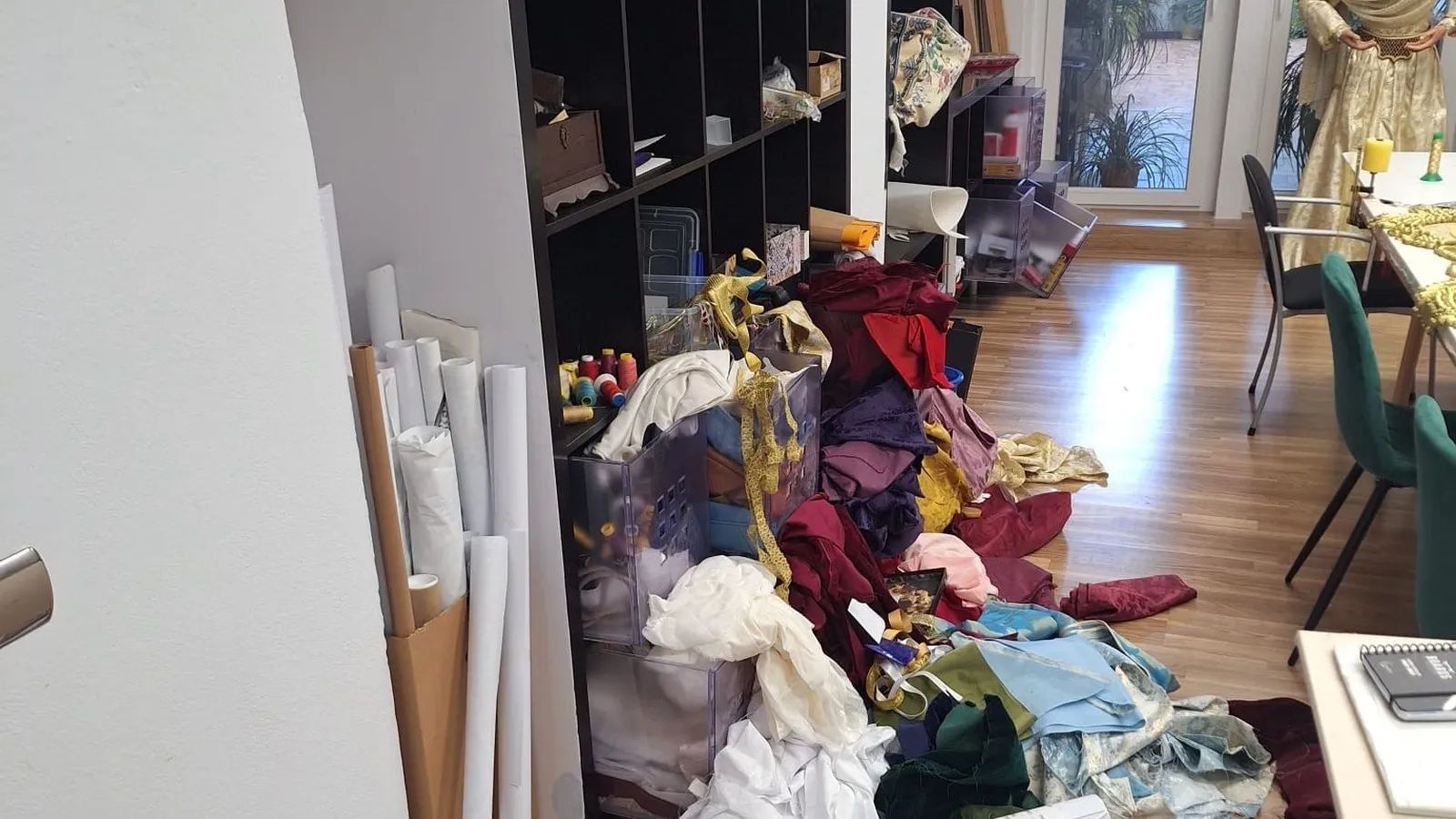 Así quedo el taller tras el paso de los asaltantes