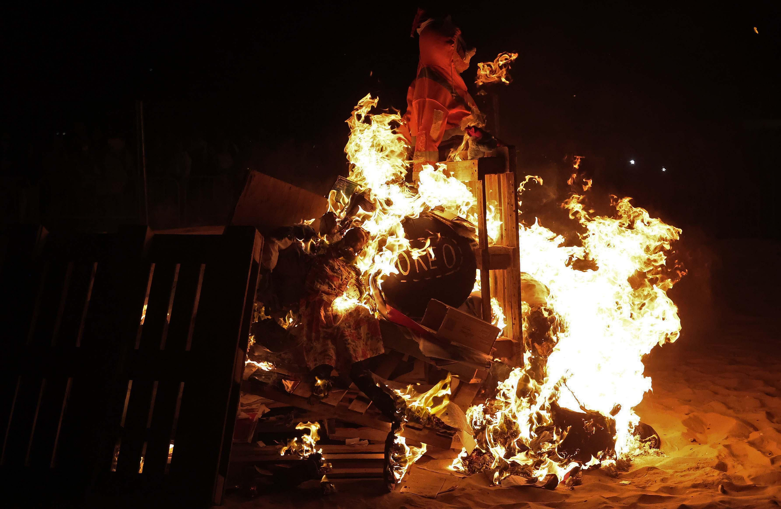 Fotos de la noche de San Juan en la playa de Getares