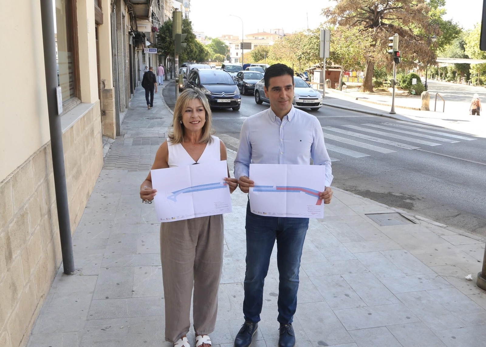 Marino Aguilera y María Dolores García presentando el proyecto. Marino Aguilera y María Dolores García presentando el proyecto.